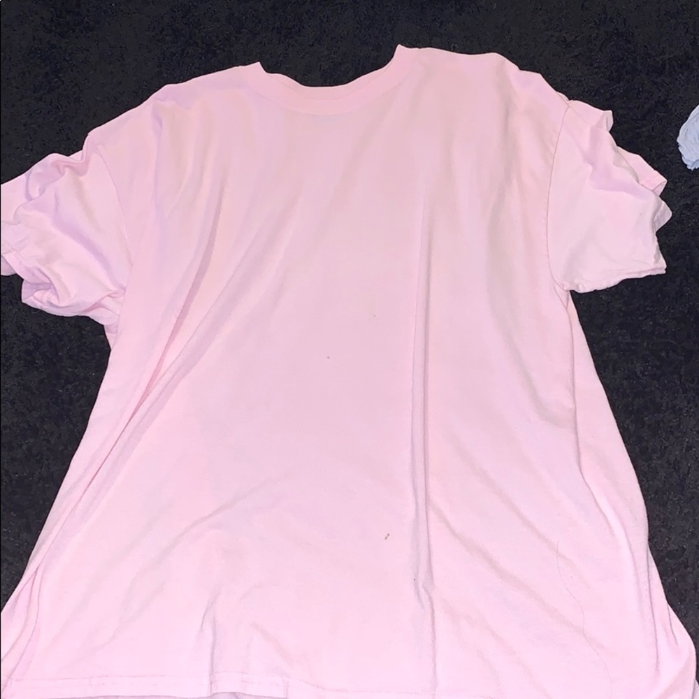 pink t shirt